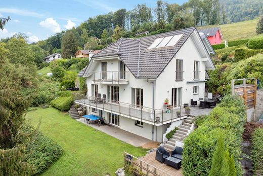 Detached House in St-Légier-La Chiésaz, Riviera-Pays-d'Enhaut District