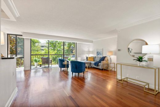Apartment in Arlington, Arlington County