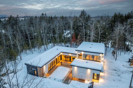 Casa Unifamiliare a Sainte-Catherine-de-Hatley, Estrie