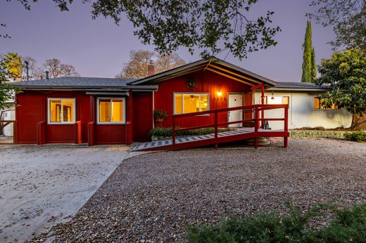 Atascadero, San Luis Obispo Countyの一戸建て住宅