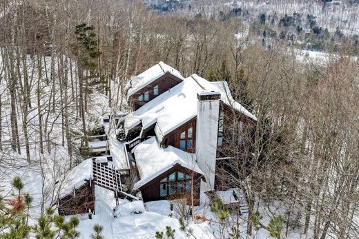 Luxury home in Plymouth, Windsor County