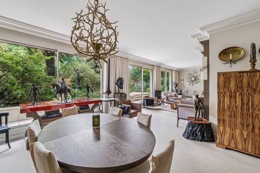 Apartment in Neuilly-sur-Seine, Hauts-de-Seine