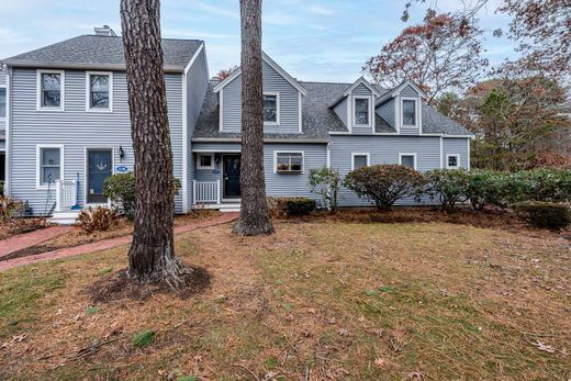 Apartment / Etagenwohnung in Mashpee, Barnstable County