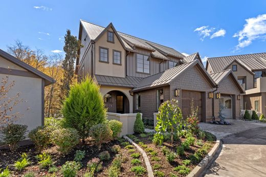 타운 하우스 / Highlands, Macon County