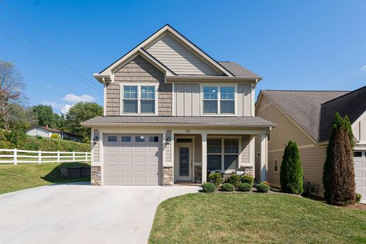 Detached House in Fletcher, Henderson County