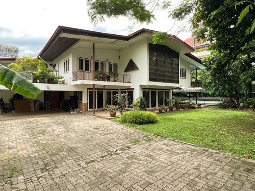 Villa in Khlong Toei, Bangkok