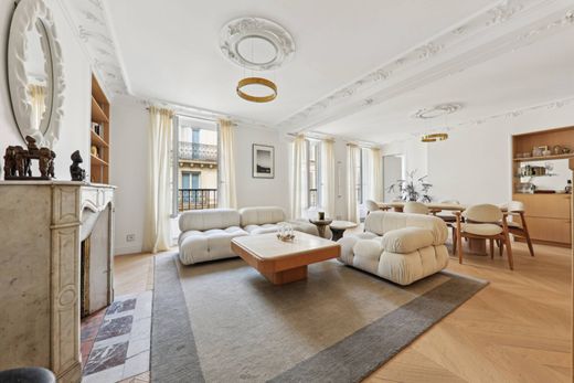 Apartment in Saint-Germain, Odéon, Monnaie, Paris
