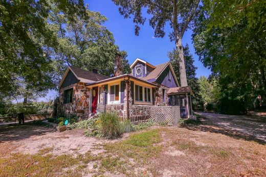 Detached House in Greenwich, Cumberland County