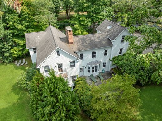 Detached House in New Canaan, Fairfield County