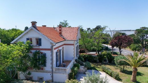 Casa en Port-des-Barques, Charenta Marítima