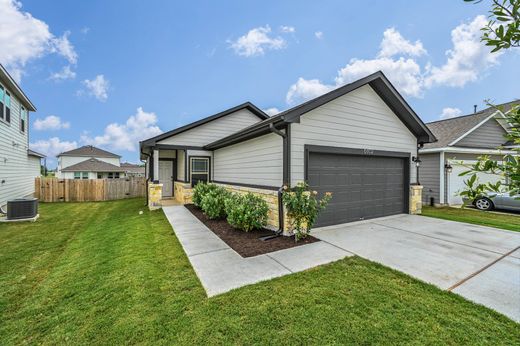Detached House in Buda, Hays County