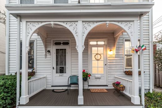 Luxury home in Lambertville, Hunterdon County