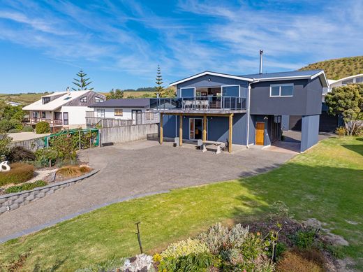 Luxury home in Whareama, Masterton