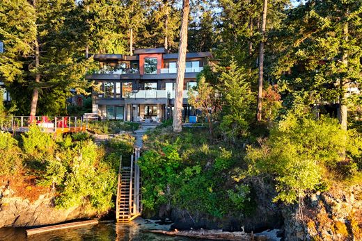 Detached House in North Saanich, Capital Regional District