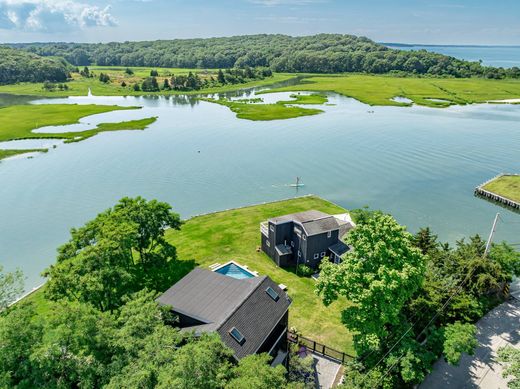 Detached House in Southampton, Suffolk County