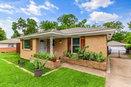 Detached House in Dallas, Dallas County