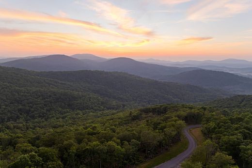 ‏קרקע ב  Hendersonville, Henderson County