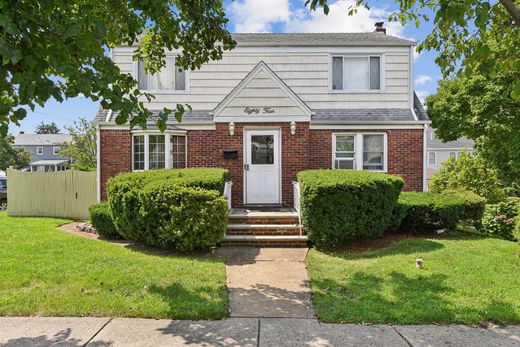 Luxury home in Lodi, Bergen County