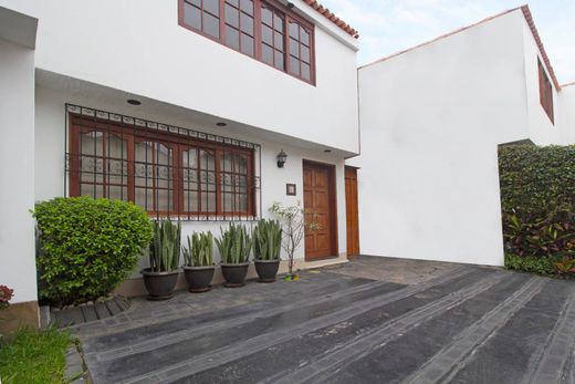 Detached House in Santiago de Surco, Lima