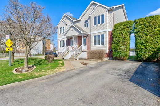 Detached House in Sainte-Catherine, Montérégie