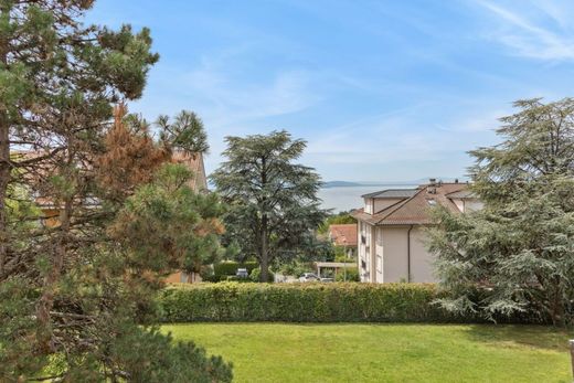 Apartment / Etagenwohnung in Pully, Lavaux-Oron District