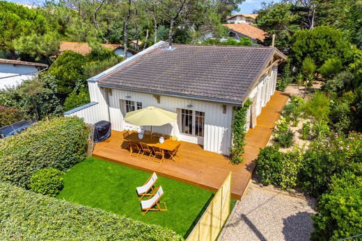 Detached House in Cap Ferret, Gironde