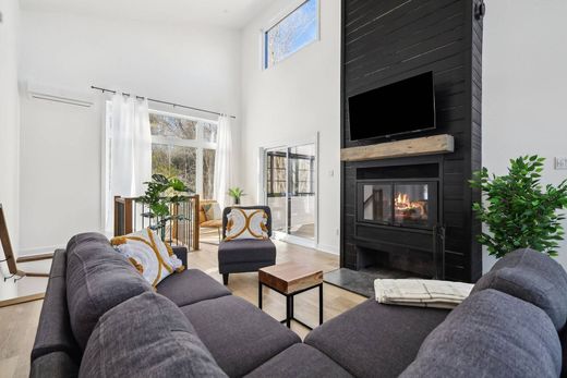 Detached House in Lac-Supérieur, Laurentides