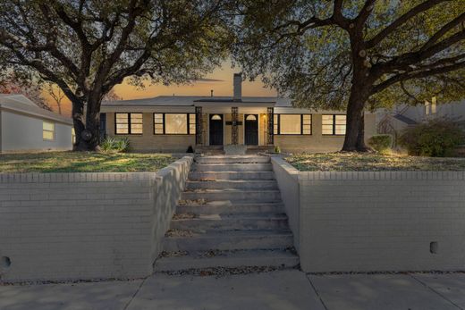 Luxury home in Fort Worth, Tarrant County