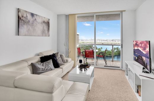 マイアミ, Miami-Dade Countyのアパートメント