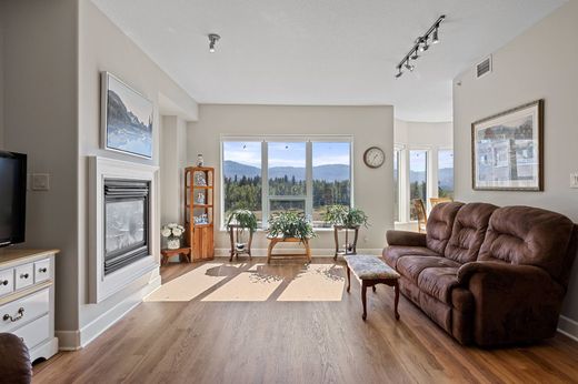 Kelowna, Regional District of Central Okanaganのアパートメント