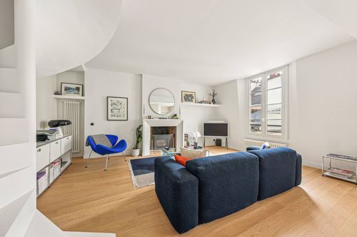 Duplex in Saint-Germain, Odéon, Monnaie, Paris