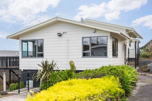 Luxury home in Porirua, Porirua City