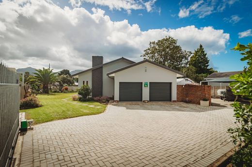 Detached House in George, Eden District Municipality