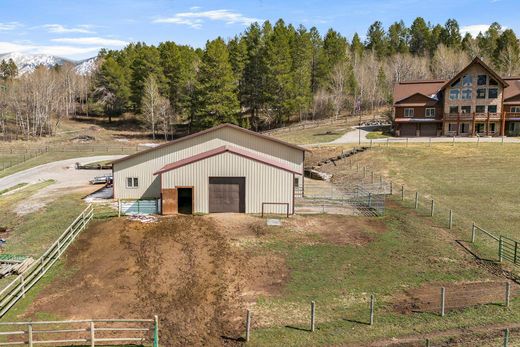 Luxury home in Alpine, Lincoln County