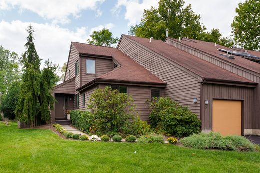 Townhouse in Ewing, Mercer County