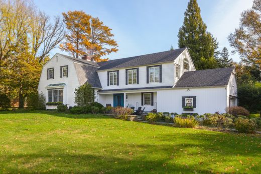 Detached House in Glen Cove, Nassau County