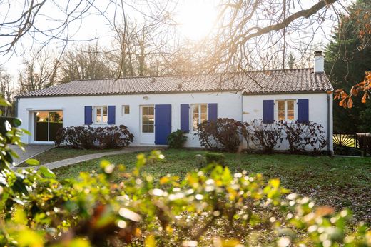 بيت مستقل ﻓﻲ Breuillet, شارنت البحرية