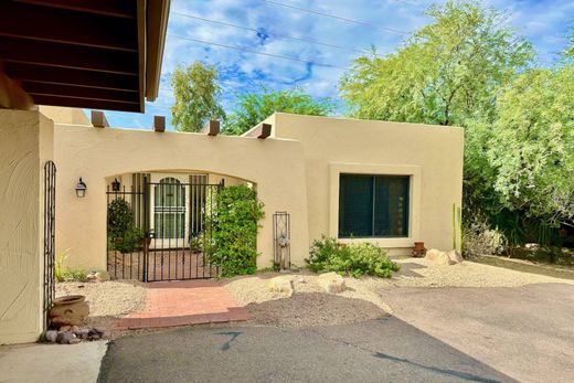 Twee-onder-een-kapwoning in Cave Creek, Maricopa County