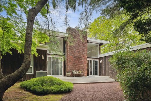 Detached House in East Hampton, Suffolk County