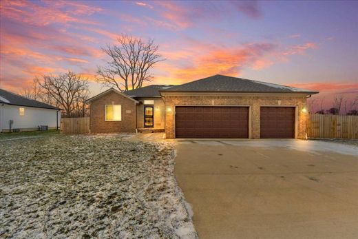 Vrijstaand huis in Clinton Township, Macomb County