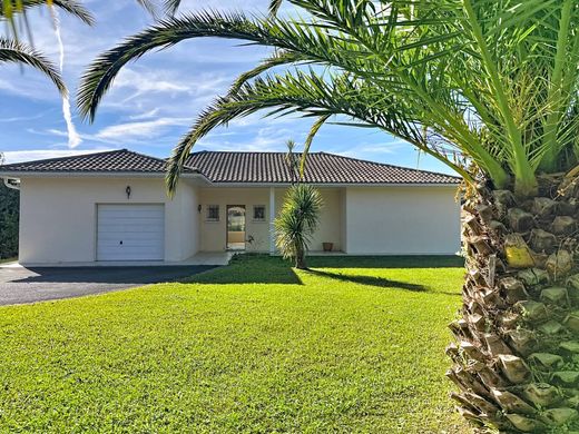 Casa Unifamiliare a Urrugne, Pirenei atlantici