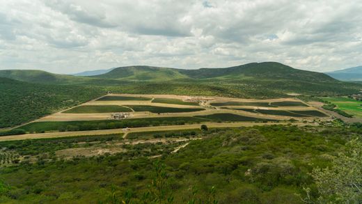 Land in Santiago de Querétaro, Querétaro