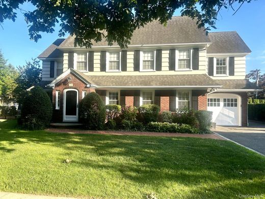 Detached House in Garden City, Nassau County