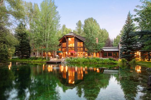 Luxury home in Wilson, Teton County