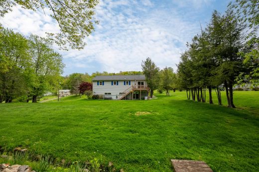 Detached House in Danbury, Fairfield County