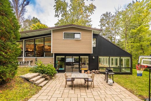 Vrijstaand huis in Rosemère, Laurentides