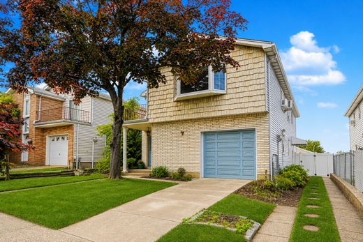 Luxury home in Staten Island, Richmond County