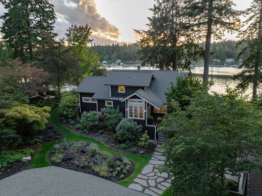 Bainbridge Island, Kitsap Countyの一戸建て住宅