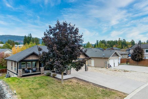 ‏בית חד-משפחתי ב  Salmon Arm, British Columbia