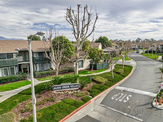 Townhouse in Lake Forest, Orange County